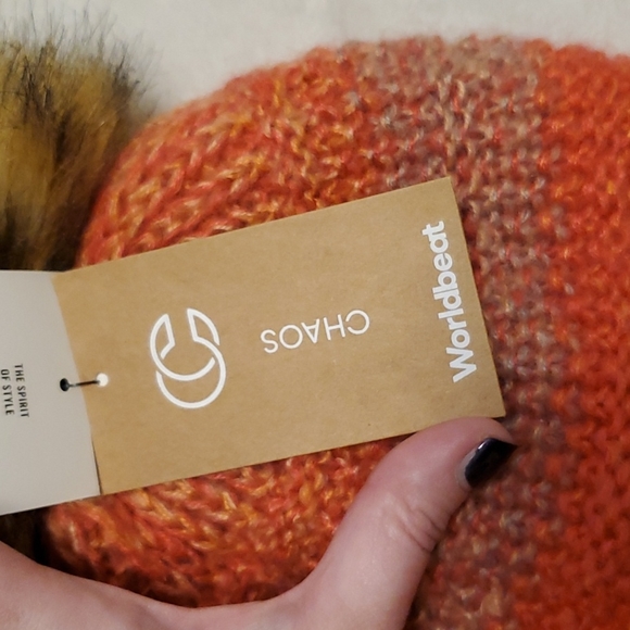 CHAOS winter hat with pompom - Picture 3 of 3